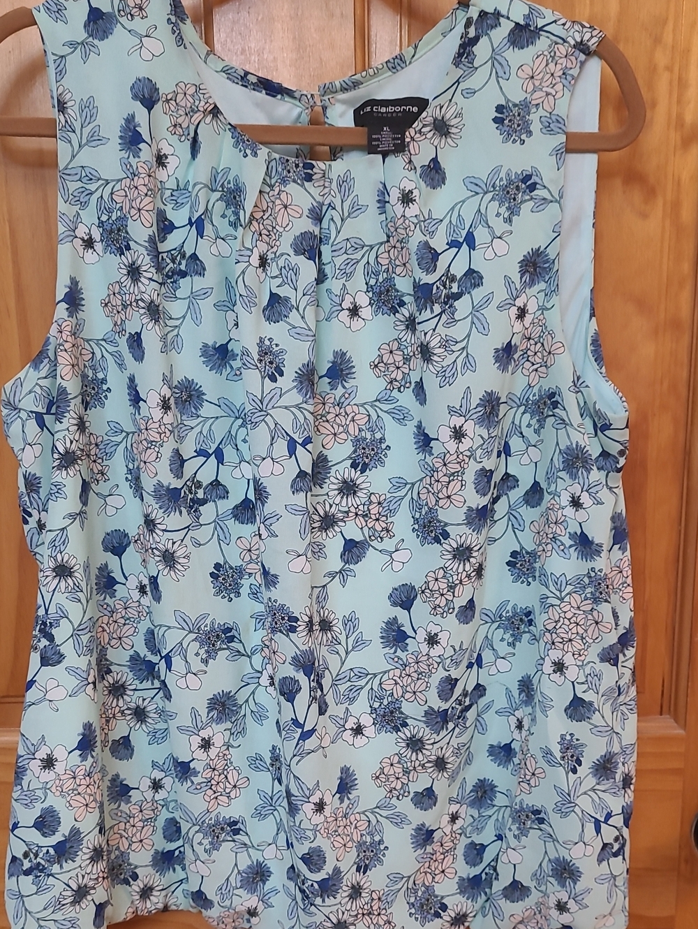Liz Claiborne Floral Sleeveless Camisole in Light Blue and Navy. XL